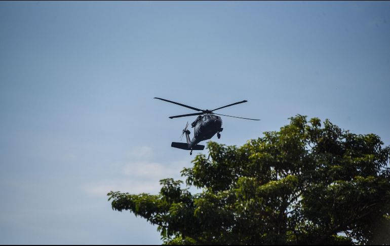 Un helicóptero de la Policía Federal sobrevuela la zona. AFP / P. Pardo