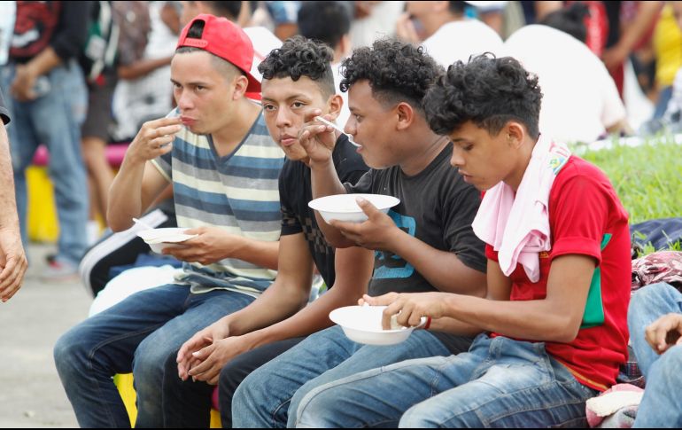 En Ciudad Hidalgo, los centroamericanos recibieron alimentos. NTX / O. Ramírez