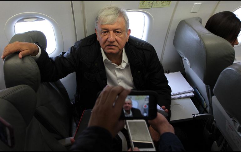 López Obrador fue entrevistado antes de despegar en un viaje a Chiapas. NTX / A. Monroy
