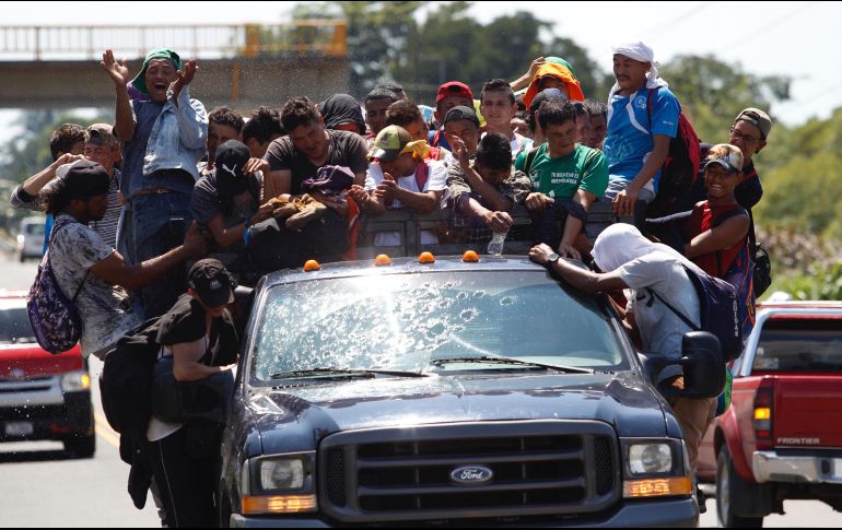 Metapa. Hondureños aprovechan un aventón rumbo a Tapachula. NOTIMEX/O. Ramírez