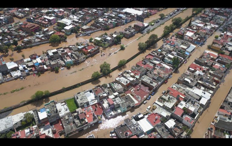 Vista aérea de una zona urbana afectada por las inundaciones en Morelia