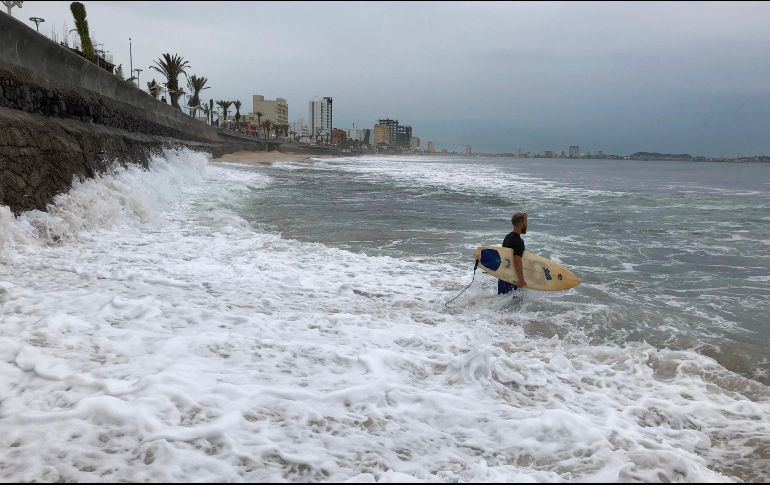 El huracán se ubica a 215 kilómetros al suroeste de Cabo Corrientes, Jalisco. AFP / D. Slim