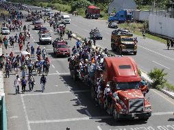 Lo único que saben del inmigrante es que viajaba en una camioneta, pero se soltó y fue cuando cayó a la carretera. EFE / J. Méndez