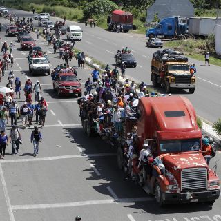 Muere hondureño que iba en la caravana migrante; cae de una camioneta