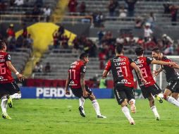 Los Zorros lograron su segunda victoria del torneo el viernes pasado, y además marcaron cuatro goles, el último fue cortesía de Omar González (derecha). MEXSPORT