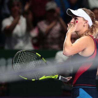 Wozniacki vence a Kvitova en torneo de Singapur