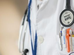 En la actualidad, hombres y mujeres ejercen esta noble profesión y ofrecen a todos los días una esperanza de seguir adelante a los enfermos y a sus familias. ESPECIAL / pixabay