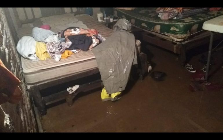 Por efectos del meteoro, 10 viviendas resultaron con inundaciones en Punta Pérula, Jalisco. ESPECIAL/UEPCBJ