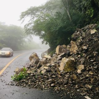 Registran 24 derrumbes en carreteras por fenómenos meteorológicos