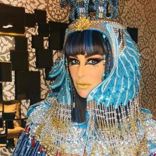 Ninel Conde y Maribel Guardia lucen sus curvas como Cleopatra