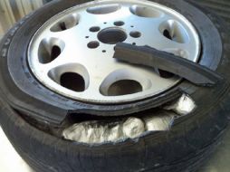 El método más común para traficar drogas es transportar las sustancias en camiones con compartimentos ocultos. EFE/Archivo