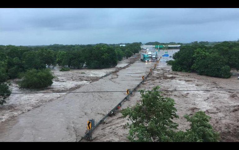 En Nayarit se desbordó el Río Acaponeta. FACEBOOK@Ayuntamiento de Tepic