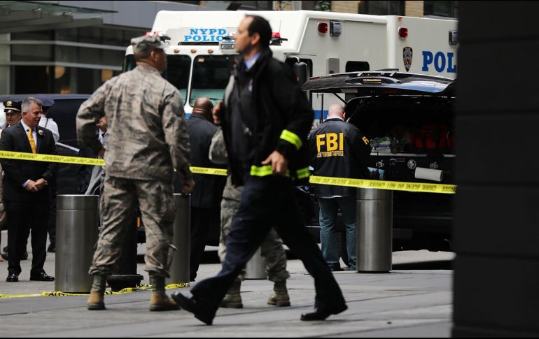 En el área de Columbus Circle, se pudieron observar numerosos miembros de las fuerzas del orden que investigaban el asunto. AFP / S. Platt