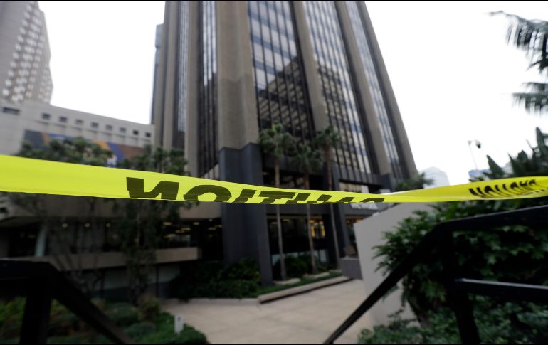 El diario San Diego Union-Tribune fue evacuado esta mañana mientras la policía investigaba sobre el paquete sospechoso encontrado afuera de sus instalaciones. AP / G. Bull