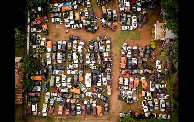 Un lote de autos chatarra en Lambare, Paraguay. AP/J. Saenz