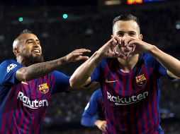 Jordi Alba (D) celebra tras anotar el segundo gol del Barcelona al 83'. EFE/E. Fontcuberta