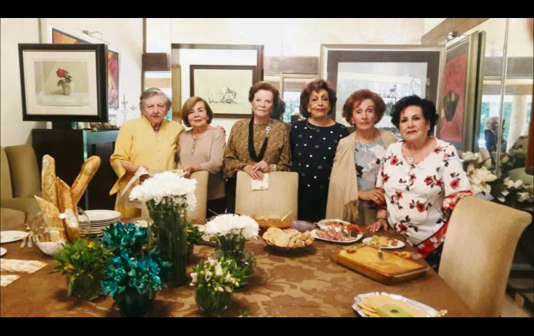 Lolita, Hellen, Cristi, Emiy, Luchy y Ermi.