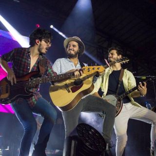 Morat prende el escenario en las Fiestas de Octubre