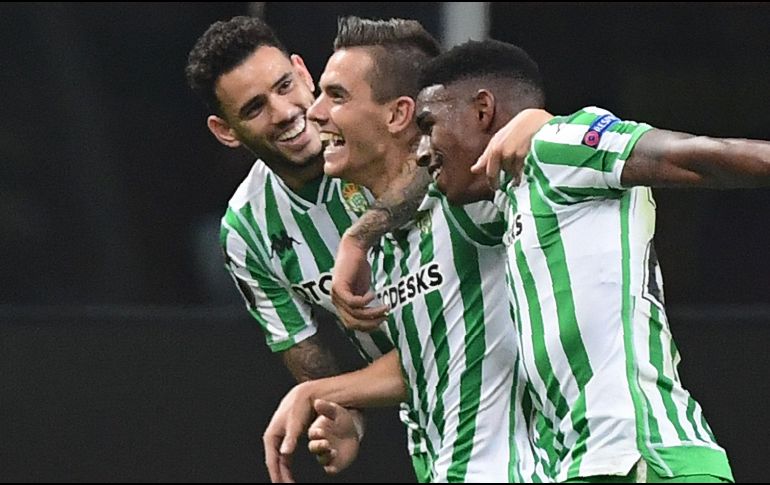 Lo Celso (C) celebra tras anotar el segundo gol del Betis. EFE/M. Medina