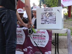 Durante el ejercicio, se registró la consulta en volantes sin folio y cuadernos escolares. SUN / L. Godínez