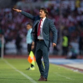 Almeyda, aclamado en el estreno de la película de Chivas