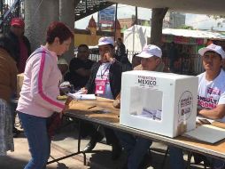 Aspectos de la casilla instalada en Zinacantepec para la consulta sobre el Nuevo Aeropuerto Internacional de México. SUN/X. García