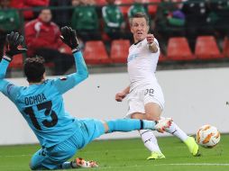 Ochoa fue titular y jugó los 90 minutos con el Standrard. EFE/O. Hoslet