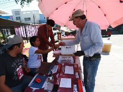 De acuerdo a los encargados de la casilla, la mayor parte de las personas que llegaban era para preguntar sobre qué trataba el asunto. EL INFORMADOR / F. Atilano