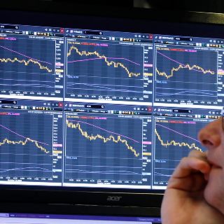 Peso se aprecia pese a dudas de proyecto aeroportuario