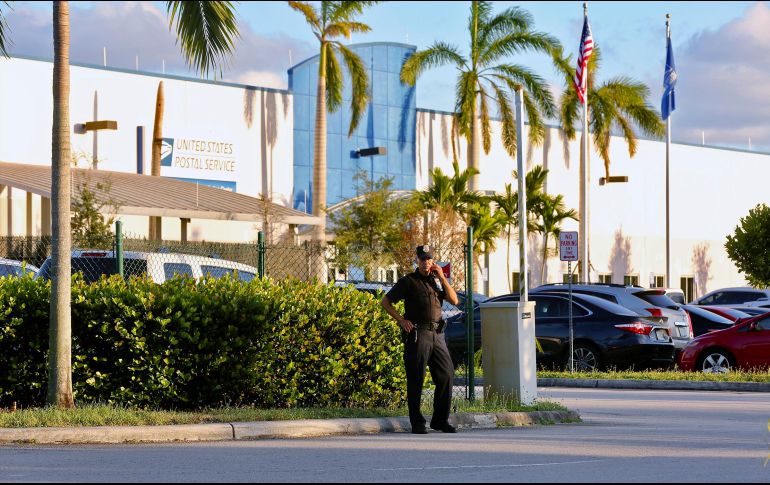 Una oficina postal ubicada en la ciudad de Opa-locka, en el sur de la Florida, es el centro de las investigaciones de la Oficina Federal de Investigaciones (FBI). AP / C. Guerrero