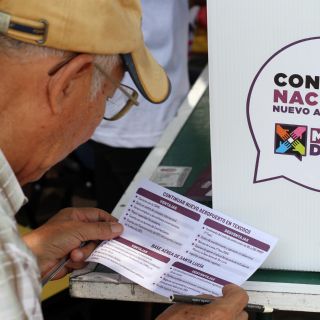 López Obrador reconoce errores en consulta sobre aeropuerto