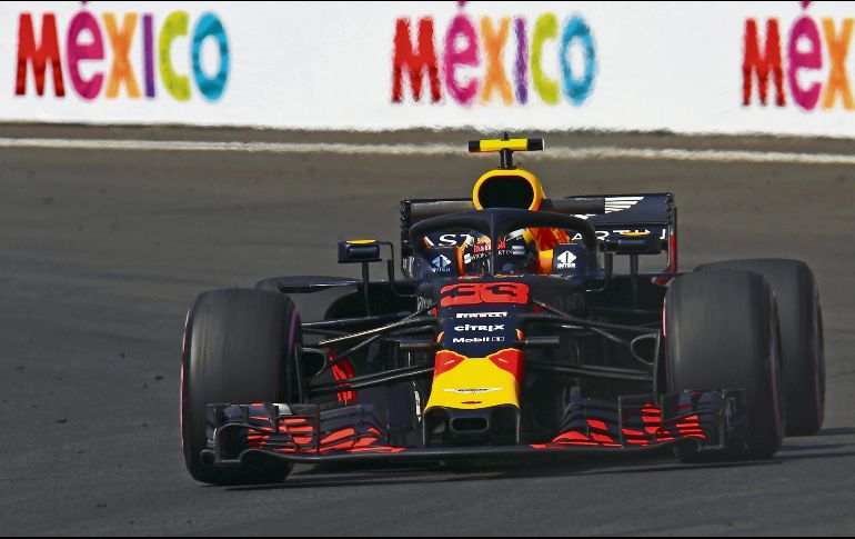 El piloto holandés conduce su monoplaza durante la primera sesión de prácticas libres en el Autódromo Hermanos Rodríguez. MEXSPORT