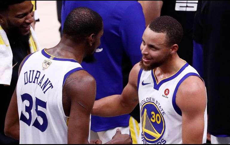 Kevin Durant 41 puntos de los 128 necesarios para acabar con los Nicks. ARCHIVO