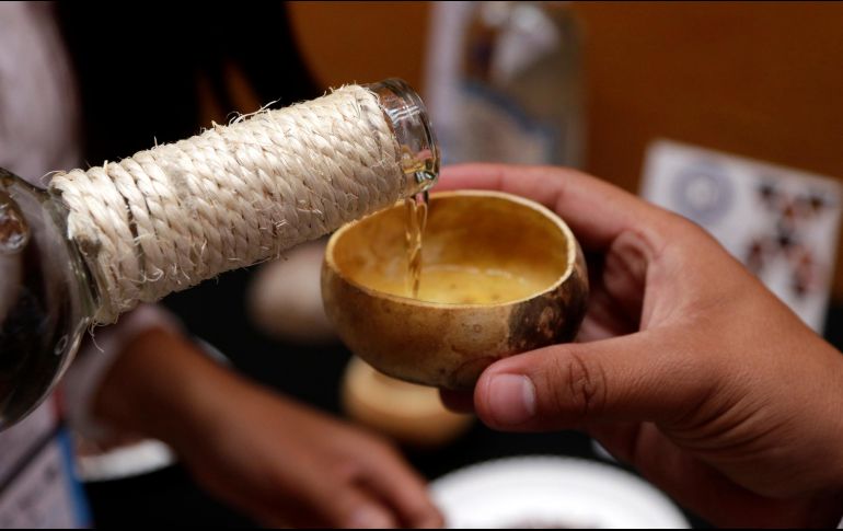 Las bebidas distintivas que se busca proteger mediante el nuevo tratado son el Bacanora, sotol, mezcal y la charanda. NTX / ARCHIVO