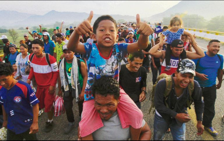 Cientos de migrantes caminaron de Chiapas a Oaxaca. Hoy retoman su viaje rumbo a Estados Unidos. NOTIMEX