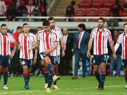 Tristes se fueron los jugadores de Chivas de su estadio, tras una nueva derrota. El gesto de Alan Pulido revela la frustración de anoche. EL INFORMADOR / F. ATILANO