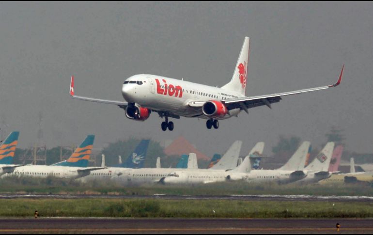 El avión tenía previsto aterrizar una hora después de su partida en la citada ciudad de la isla de Bangka. AP / ARCHIVO