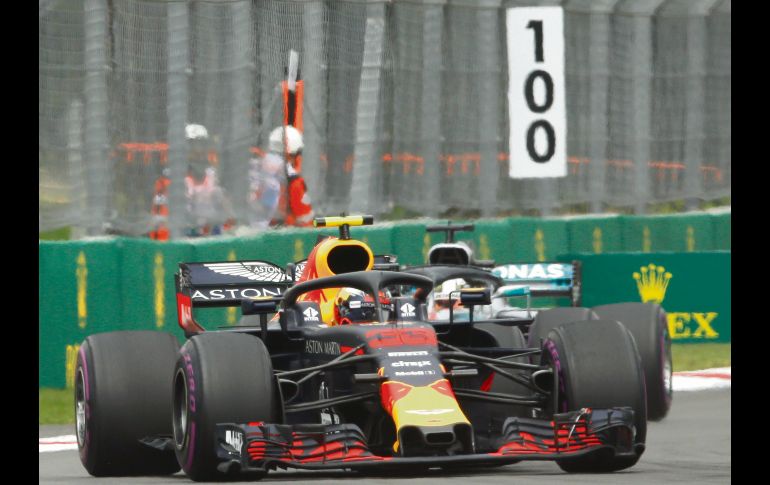 Max Verstappen vuelve a imponer condiciones en la carrera mexicana. AP