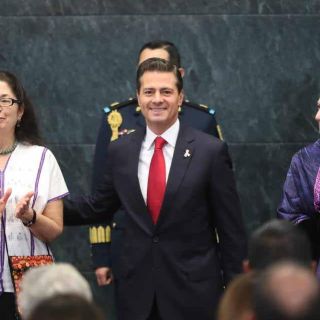 Entregan los premios nacionales de Artes, Literatura y Ciencias