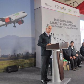 Del Mazo prevé fortalecer aeropuerto de Toluca; anuncia obras