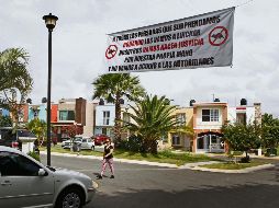 Los habitantes del Fraccionamiento Fuentes del Nilo, en Tonalá, colocaron una manta para expresar las acciones que llevarán a cabo si sorprenden a un delincuente. EL INFORMADOR/A. Camacho