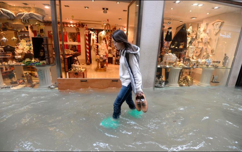El agua alcanzó los 1.56 centímetros en la Plaza de San Marcos, en Venecia. AP / A. Merola