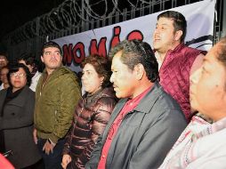 El coordinador de Morena del estado, Zenyazen Roberto García (i), denuncia que antes de dejar sus curules, diputados panistas y perredistas pretenden aprobar dictámenes que no fueron circulados a tiempo. TWITTER / @dipsmorenavera