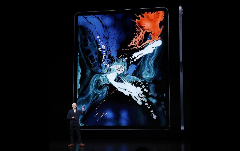 Tim Cook, presentó novedades de Apple en el que destaca un nuevo iPad Pro de 11 pulgadas que elimina el botón de inicio a cambio de la tecnología Face ID. EFE / J. Lane