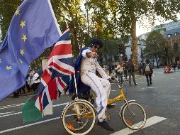 El Gobierno británico, que espera llegar a un acuerdo con Bruselas en las próximas semanas, prevé que el PIB del Reino Unido crezca un 1.6 % el próximo año. AFP/ ARCHIVO