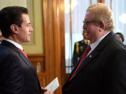 Enrique peña Nieto recibe  las Cartas Credenciales del Embajador de la República de El Salvador, Carlos Enrique Cáceres Chávez, quien agradeció las atenciones que el gobierno ha dado a la caravana migrante. NOTIMEX/Presidencia