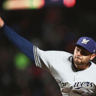 Joakim Soria deja a los Cerveceros
