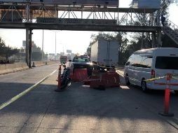 Aunque a las 04:40 horas paramédicos llegan a atender el reporte, no es sino hasta las 08:00 horas que una unidad de la Policía Vial llega al sitio y se hace cargo del servicio. ESPECIAL
