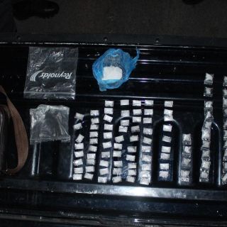 Circulaba en moto robada con medio kilo de "crystal" en bolsitas