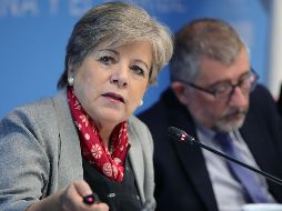 La titular de la Comisión Económica para América Latina y el Caribe, Alicia Bárcena, habla durante la presentación del informe anual sobre el comercio exterior de la región. EFE/J. Méndez